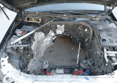 2017 Mercedes-Benz C 300 z USA, uszkodzony, nr VIN 55SWF4JB9HU188514